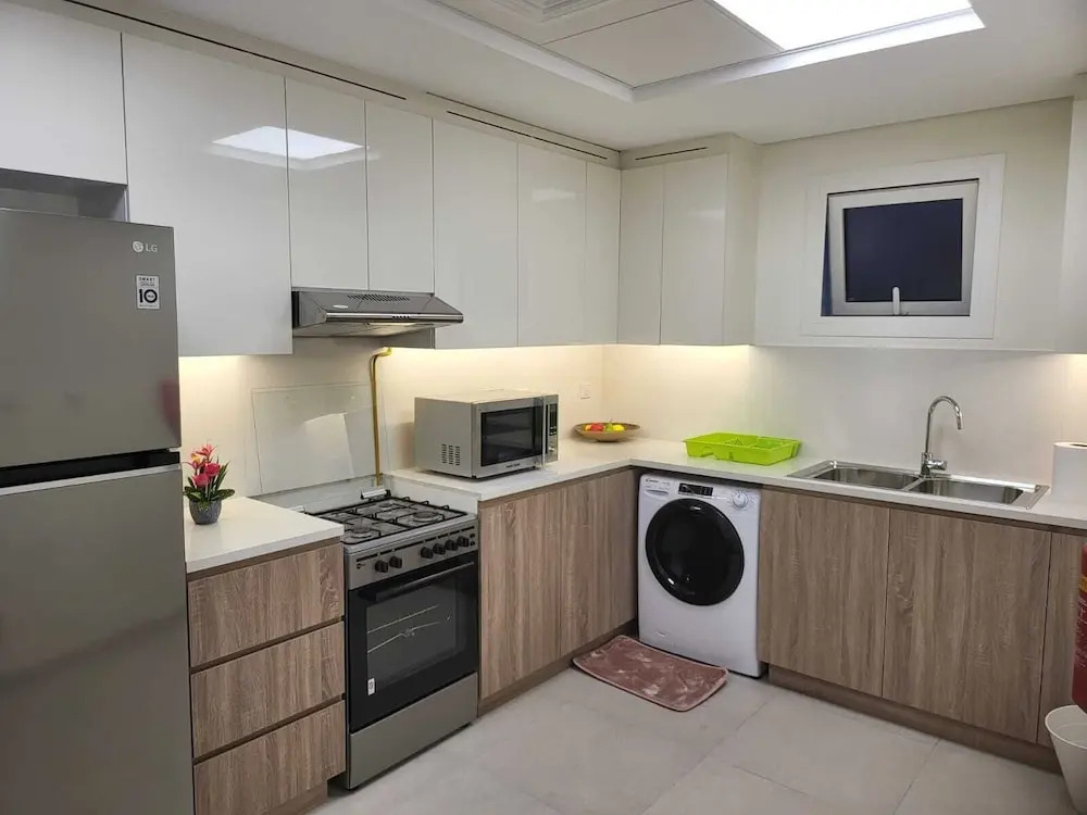 B411 Furnished Apartment With Maidroom