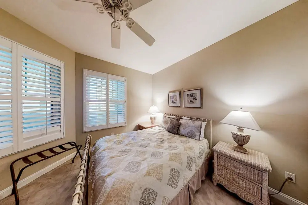 Oceanfront, 2nd-floor Condo With Balcony, Hdtvs, Wifi, AC & Shared Pool