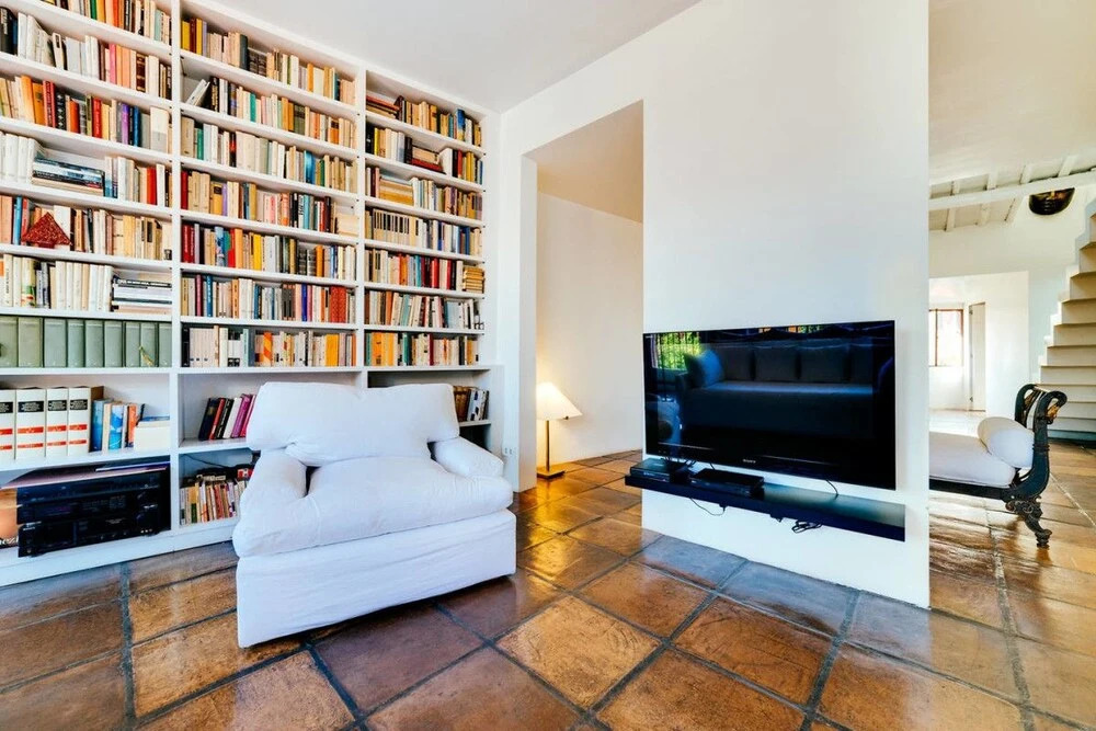 Luxury Art Apt With Terrace in Trastevere, Serviced by Hostmaker