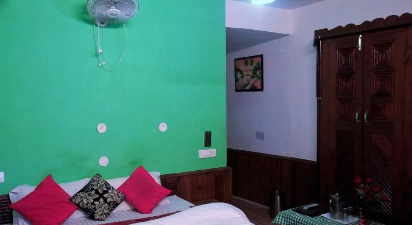Hotel Chetna & Cottages