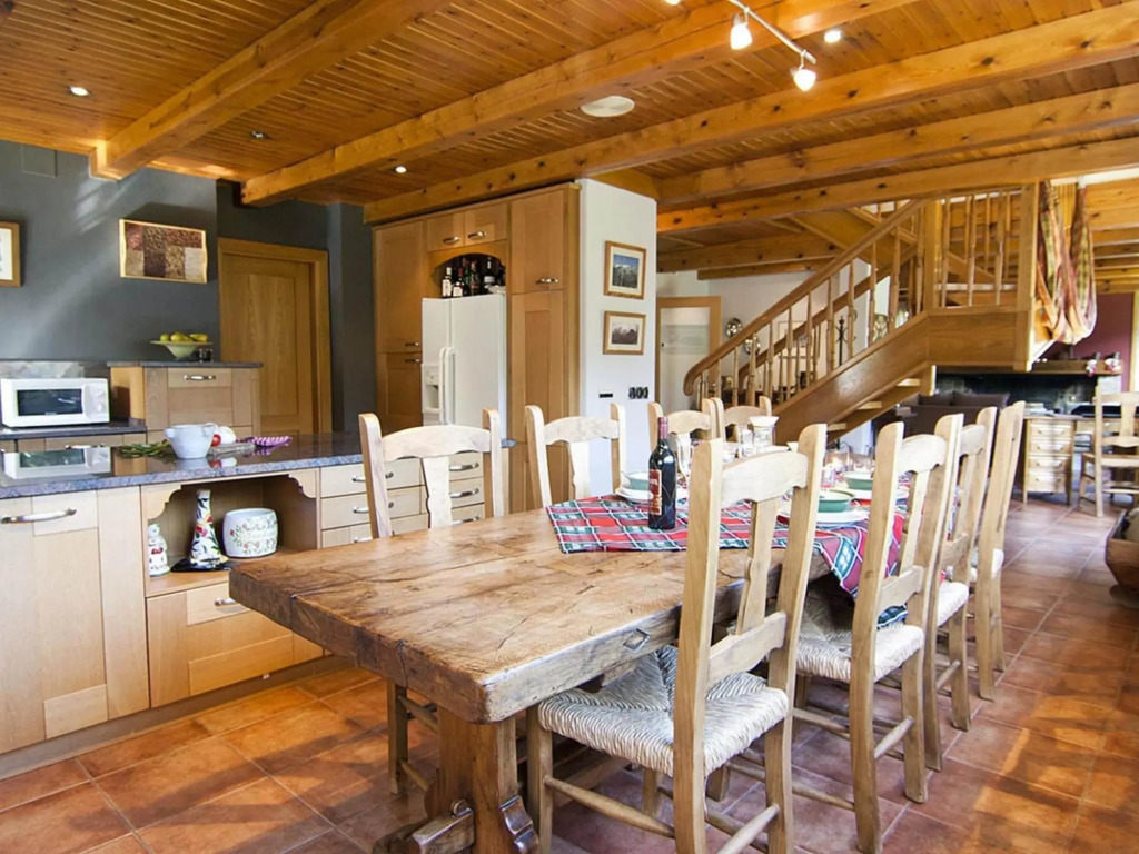House located in Vall d 'Aran and just 5 min. Walk from the center of Vielha.