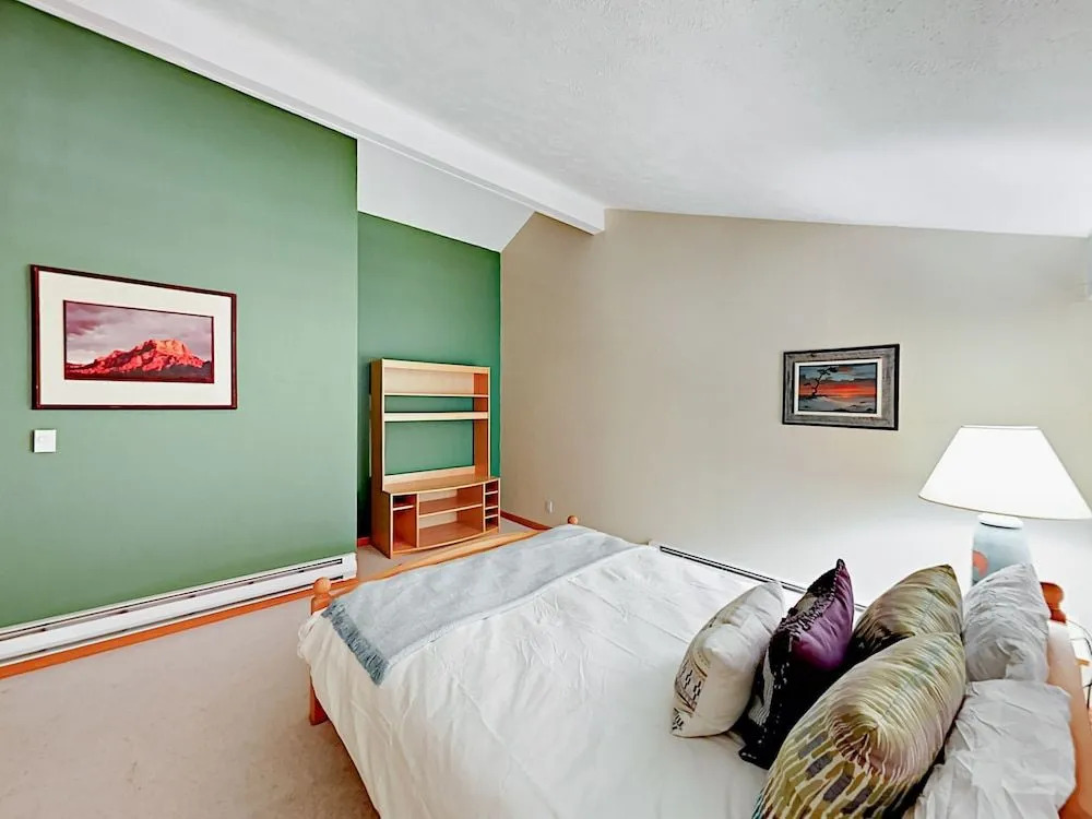 800 Columbine Road Condo Unit B9