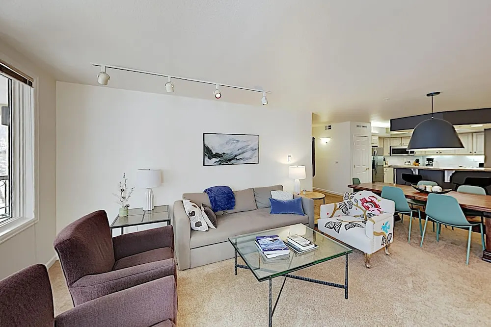 New Listing! Ski W/ Pool & Spa, Near Lifts 3 Bedroom Condo