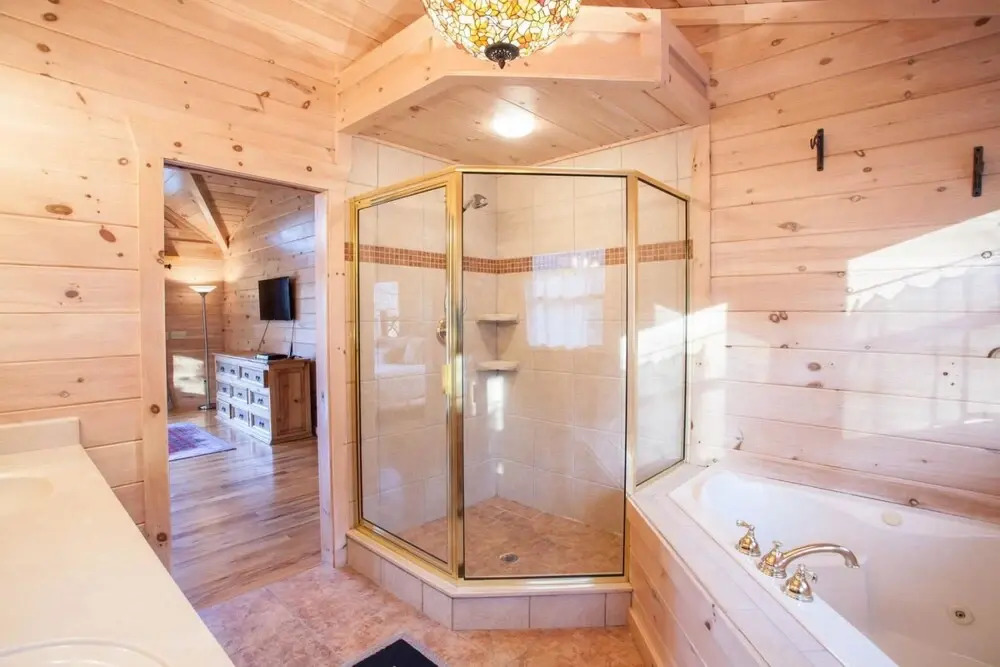 Aska Lakeside Lodge