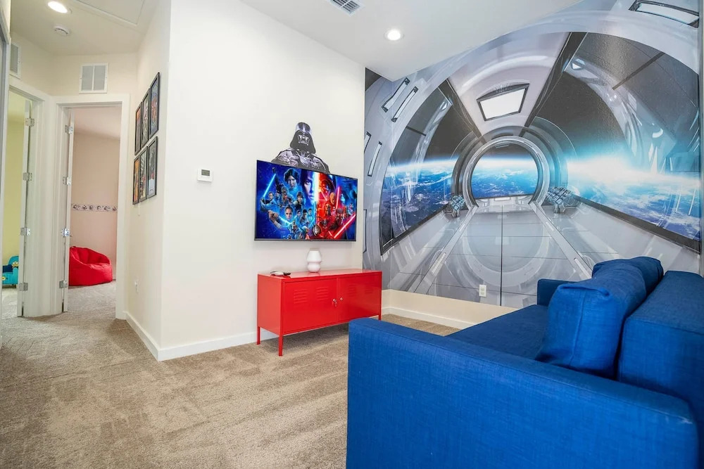 Upstay - Disney Themed House - Sleeps 16