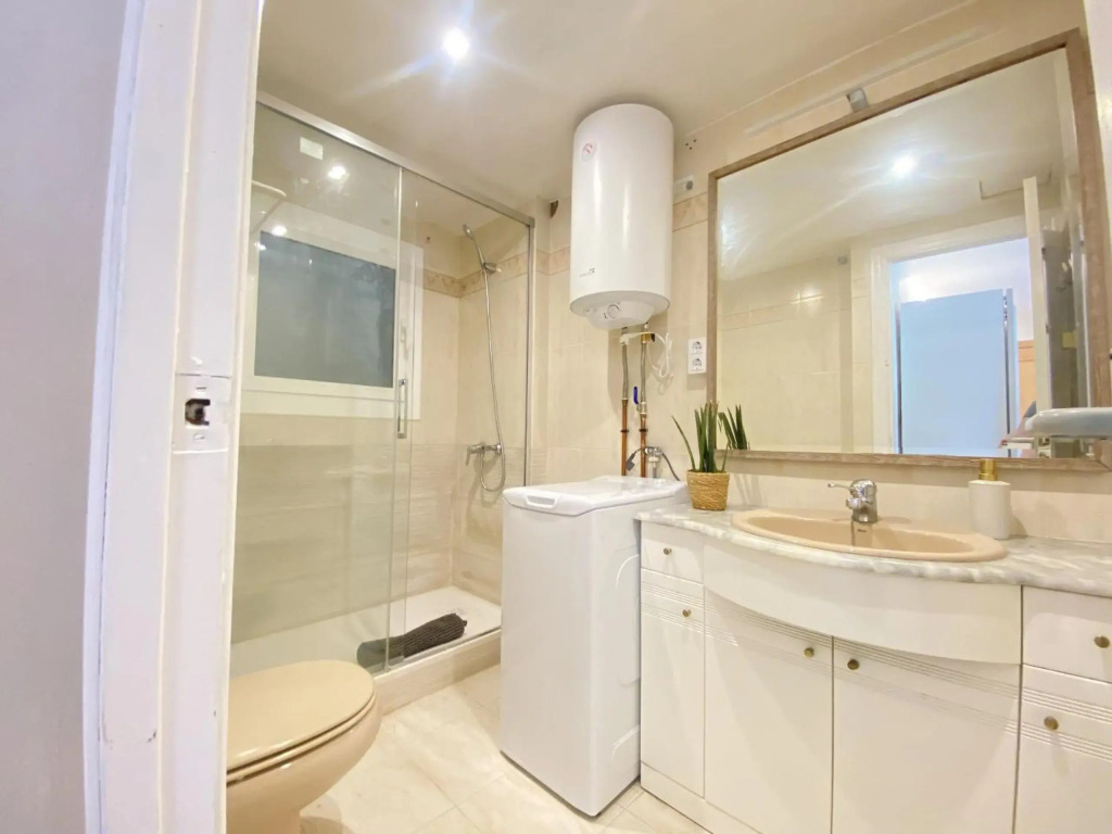 R126 Beachfront Apartment Sant Salvador