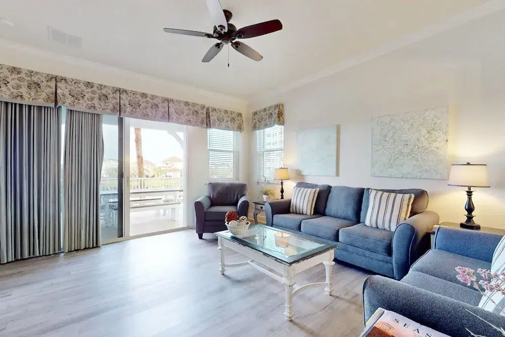 Second Floor, Dog-friendly Condo With Shared Pool, High-speed Wifi, & Central AC