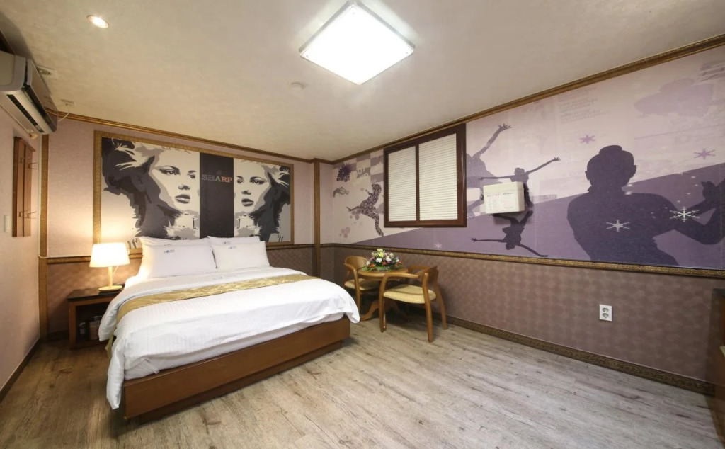 Sharp Hotel
