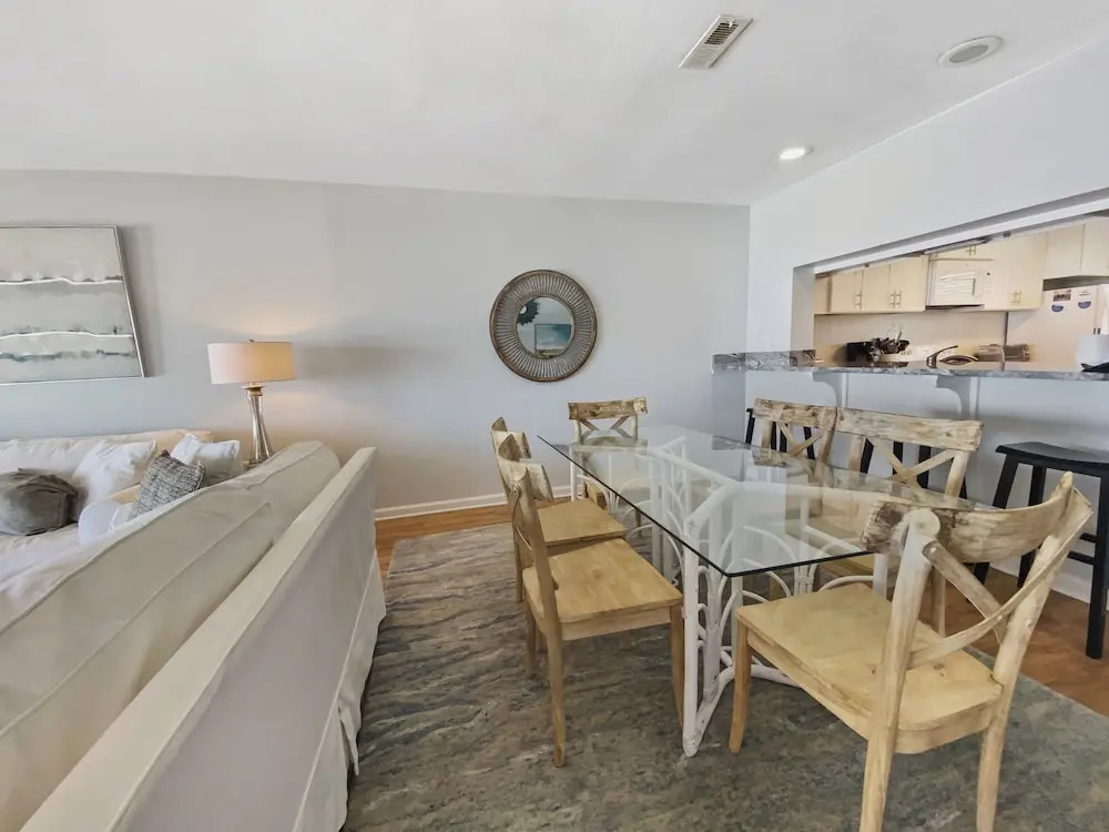 On the Beach - 2 Br townhouse by RedAwning