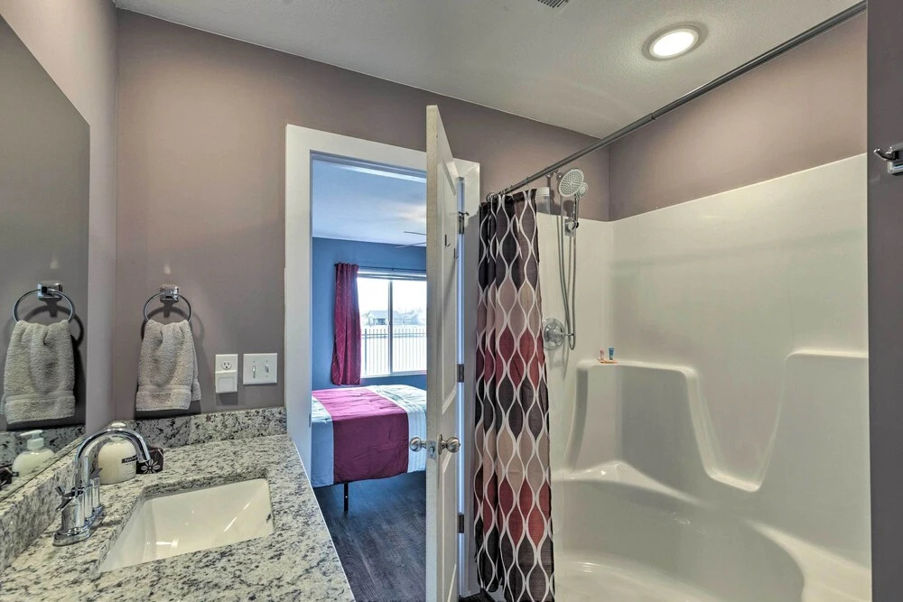 'park City on the Water' Townhome w/ Hot Tub!
