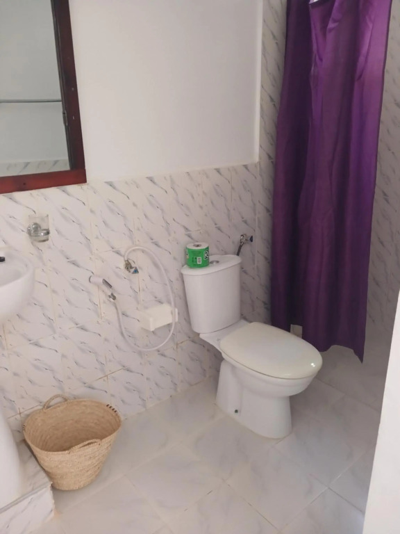 Private 2 bedrooms apt with WIFI only few steps to the beach
