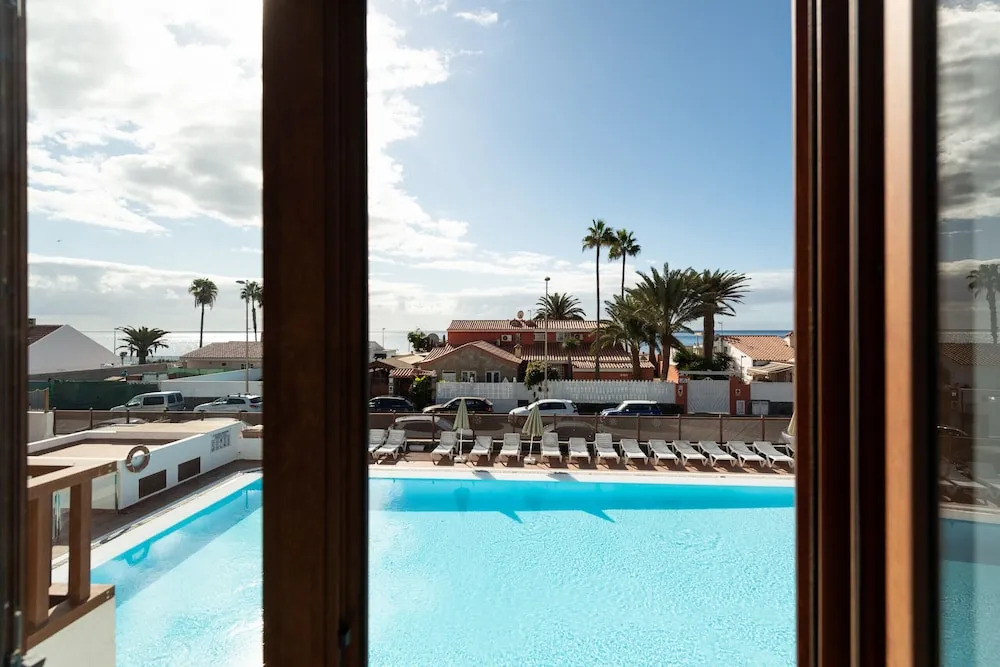 Nice Apartment Swimming Pool, Parking and Terrace