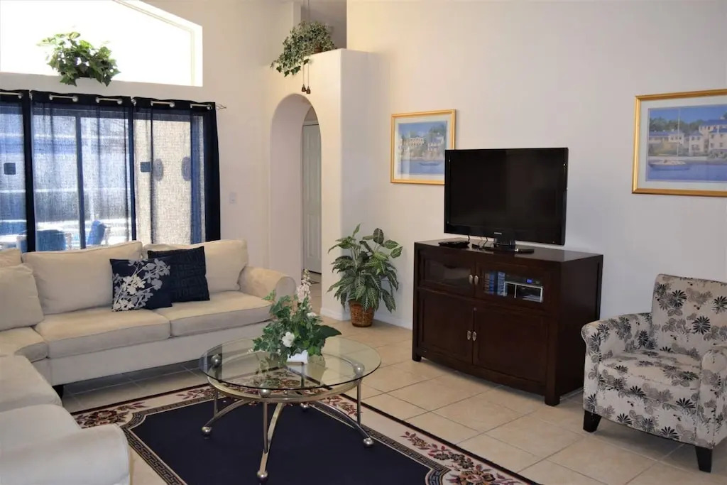 Beautiful 4 bedroom Pool Home by Disney