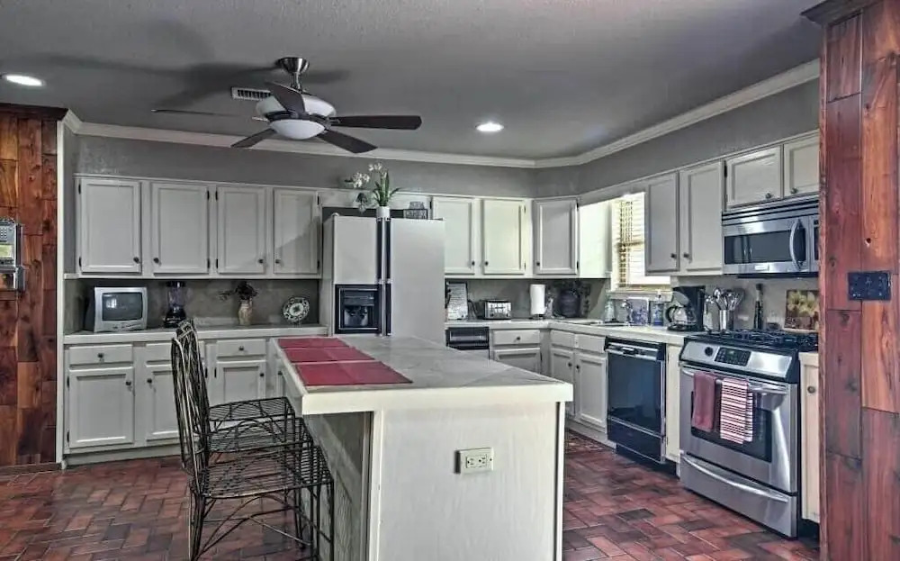 Waterfront Listing - 3 Bedroom 3 Bath on Secluded Private Cove,great Location