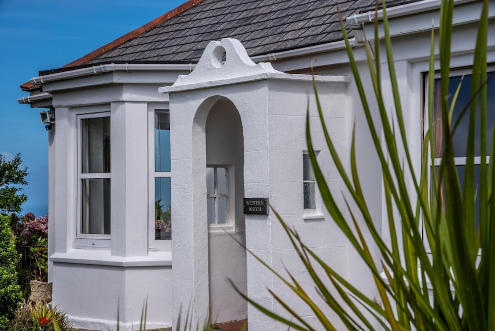 Bungalow in Pendeen With Stunning Sea Views
