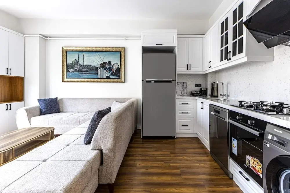Central and Modern 2 1 Flat in Sisli