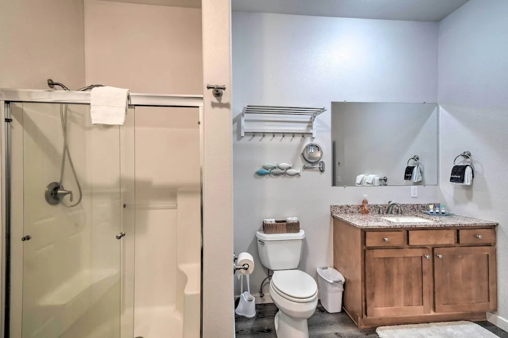Dog-friendly Canalfront Condo in Ocean Shores