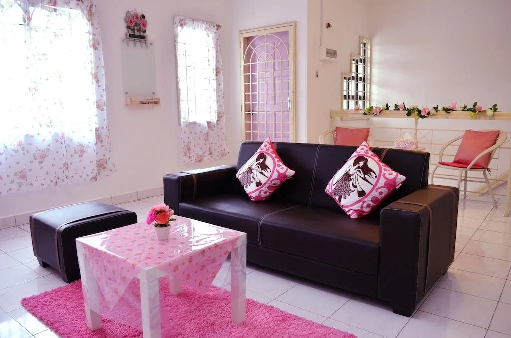 Manis-Manis Pink Lady Cottage