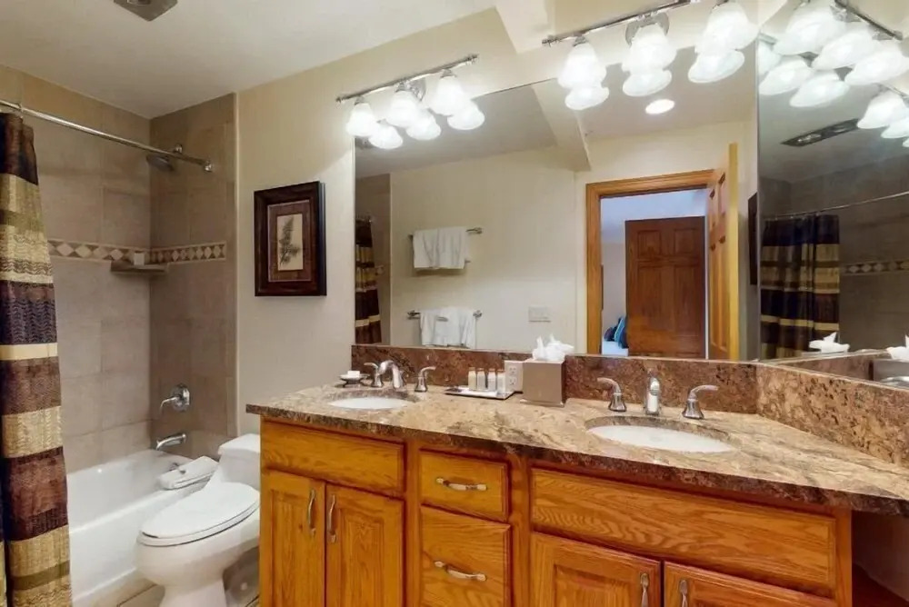 Vail Lion Square 652S