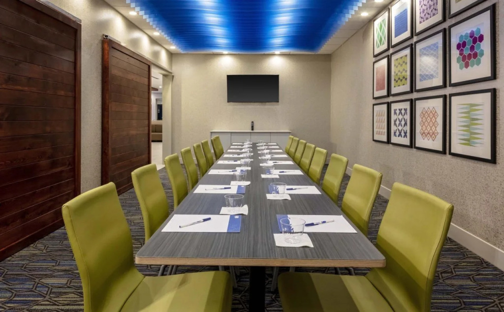 Holiday Inn Express & Suites - Madison by IHG
