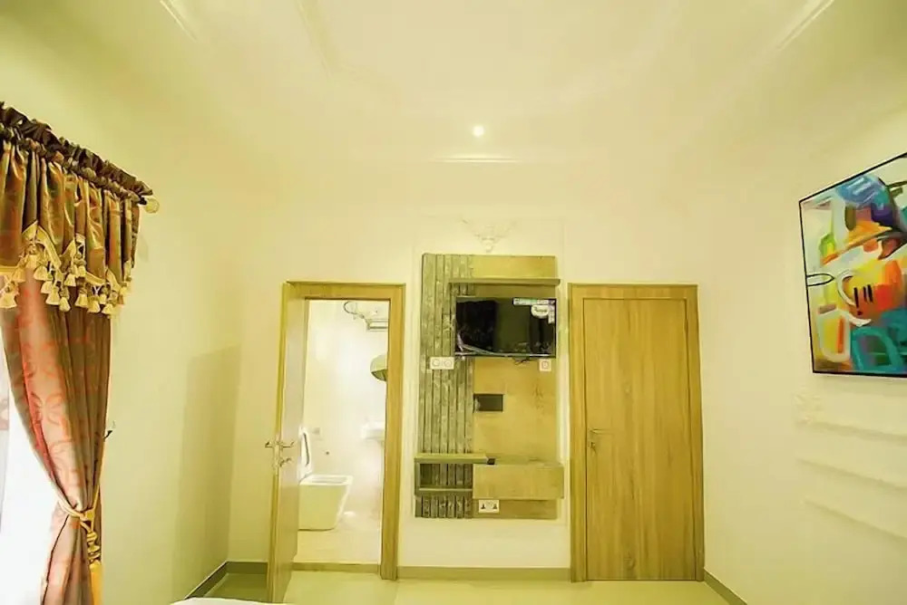 Zinq Bridge Aparments