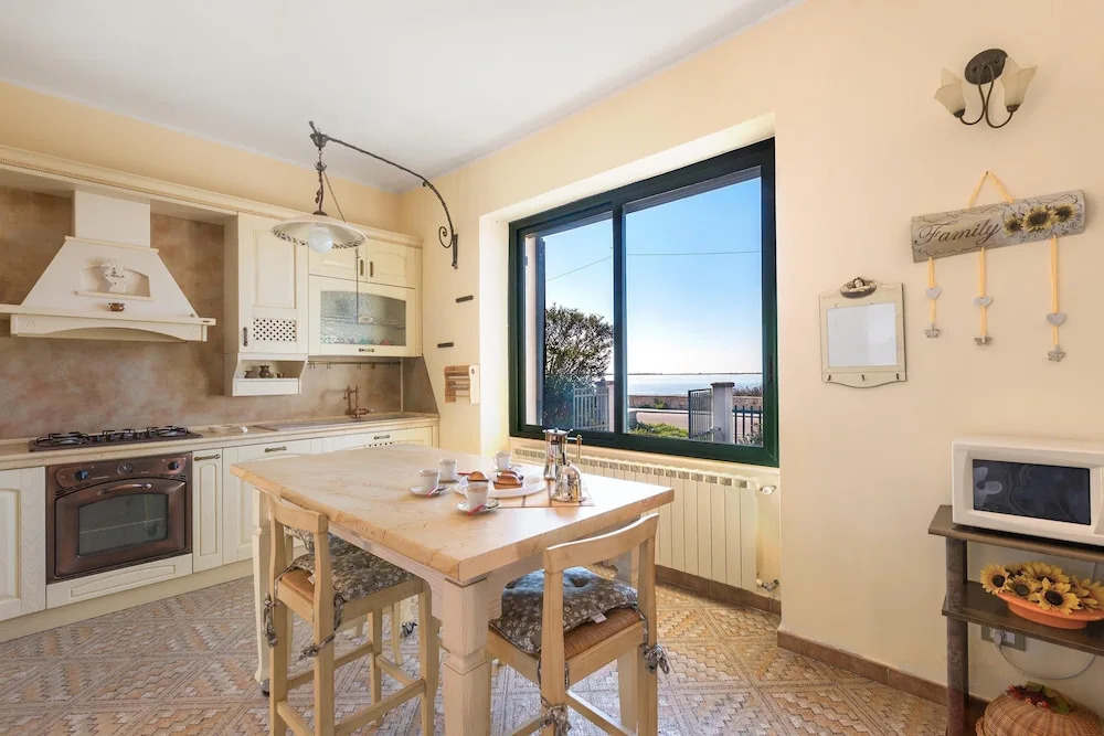 3169 Villa Enea by Barbarhouse