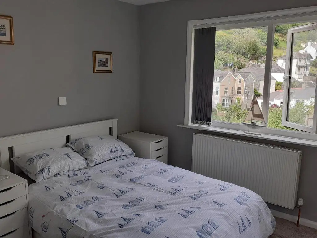Admirals Apartment sleeps 4 adults 2 children EV Point