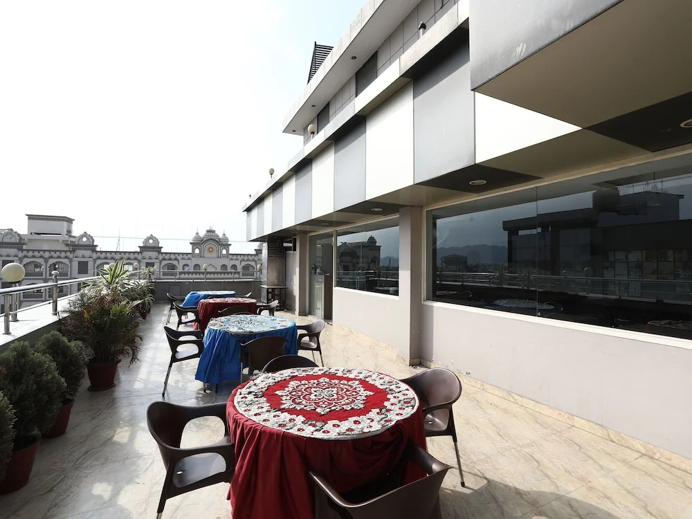 OYO 3269 Hotel Jagat Inn