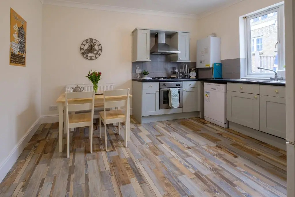Stylish Modern Apartment in the heart of Ryde