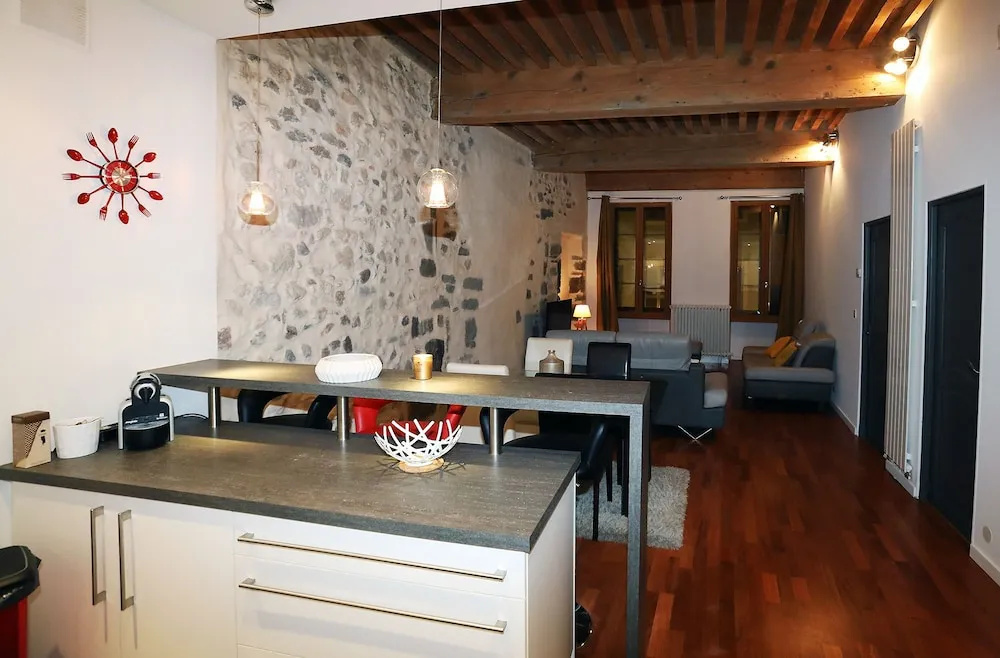 60 m2 just for 4 in the Old Town of Annecy