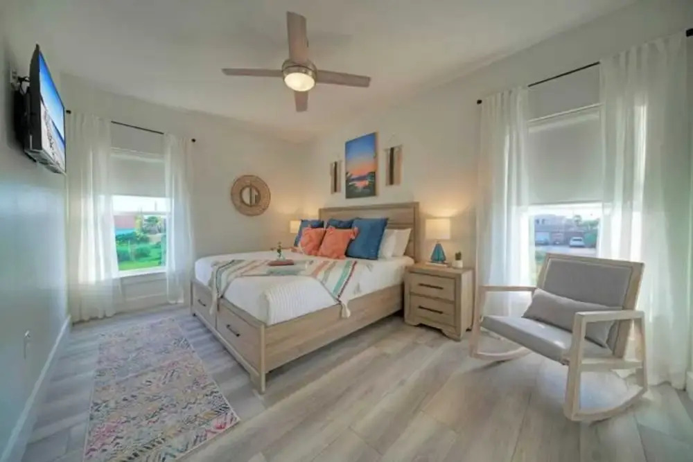 Sleeps 24 2 Homes, Walk to the Beach, Private Pools, Fire Pit, Modern Design