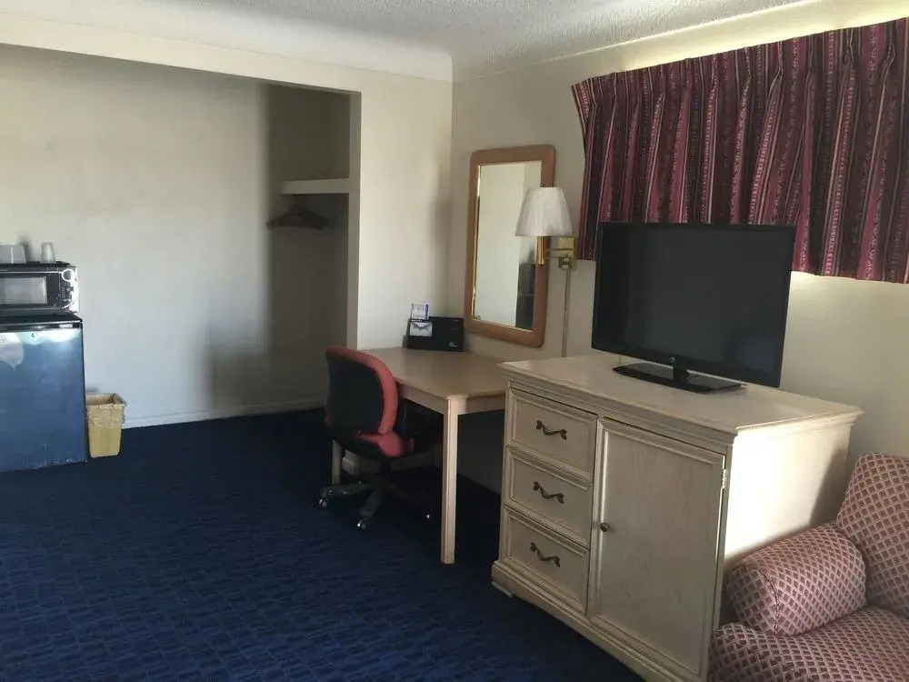 Americas Best Value Inn & Suites - East Toledo/Millbury