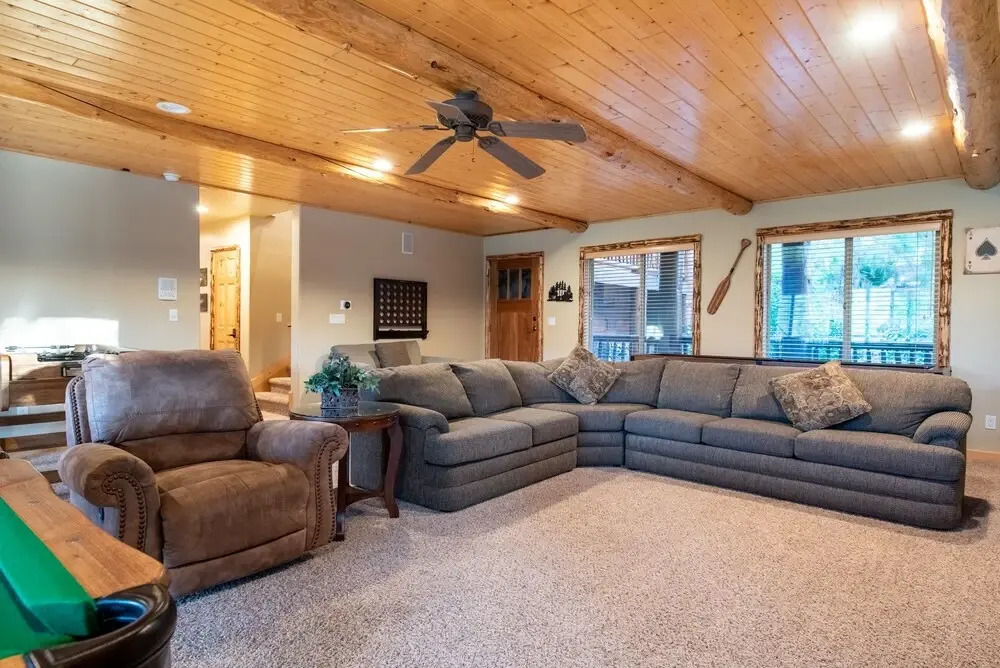 15 - The Lodge At Timberline Trail 4 Bedroom Home by Redawning
