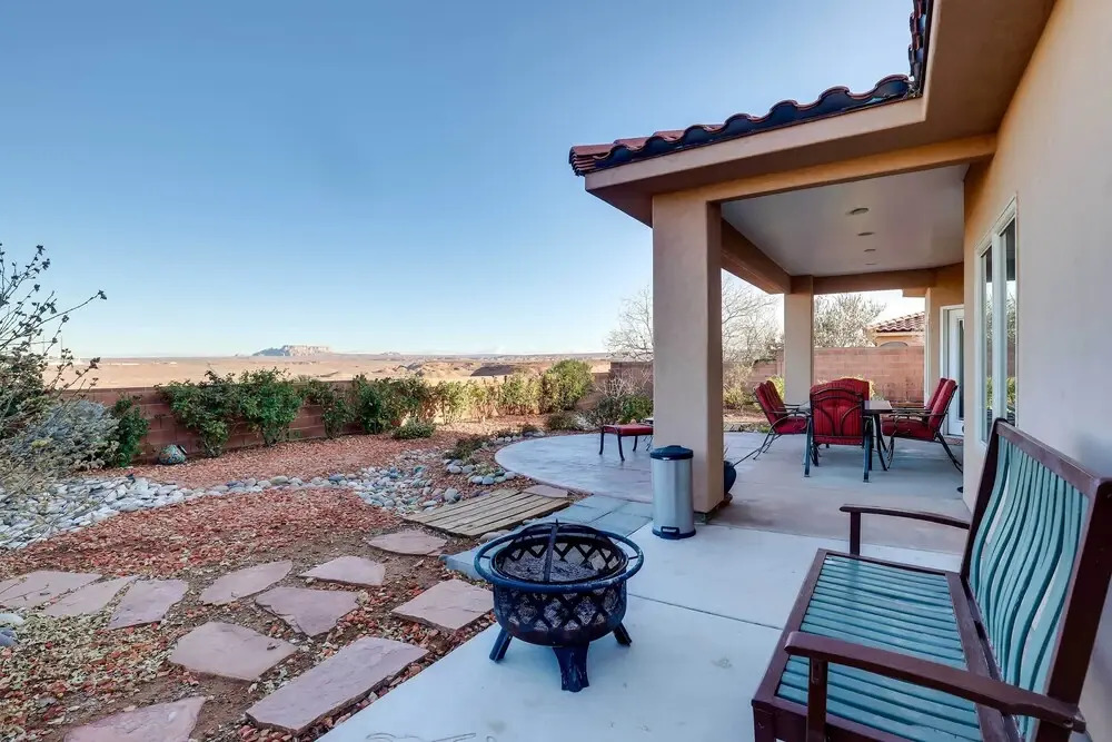 Fire Pit & Mountain Views: Horseshoe Bend Retreat