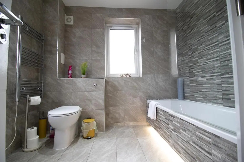 Highfield Apartment by Southwest Rooms - Free Netflix and Parking