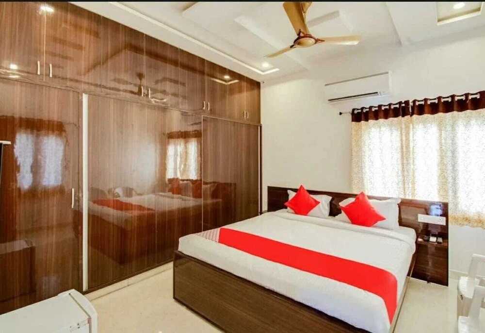 RVN Grand, Nellore