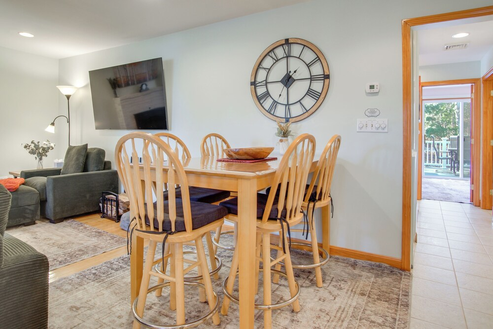Walk to Sagamore Beach! Curated + Spacious Cottage
