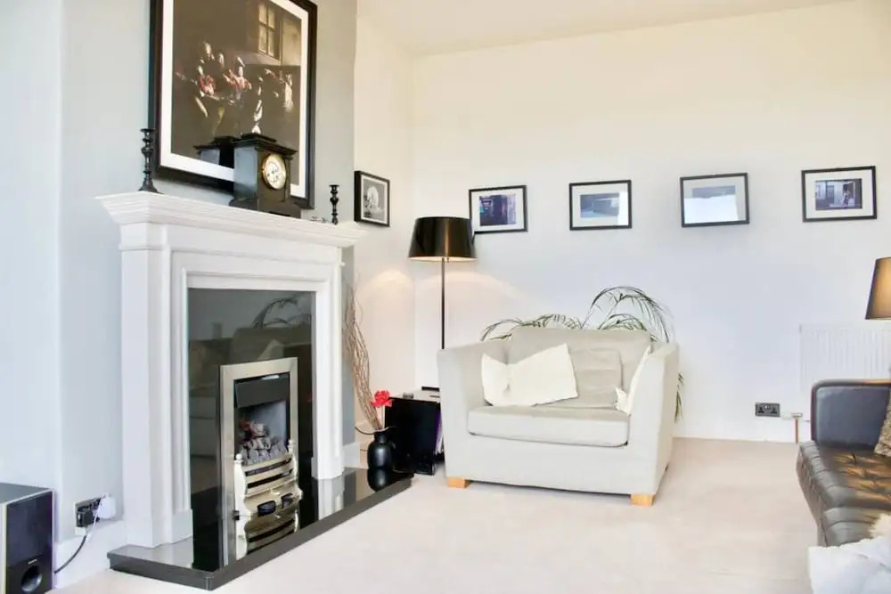 2 Bedroom Flat In Comely Bank