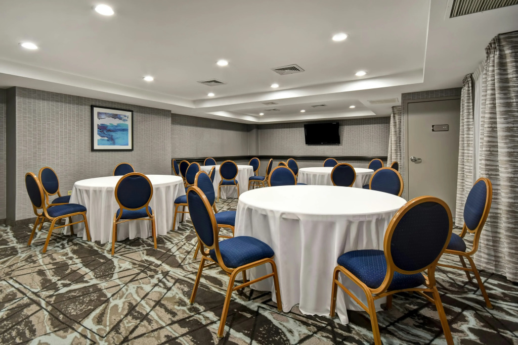 Homewood Suites by Hilton Edgewater-NYC Area