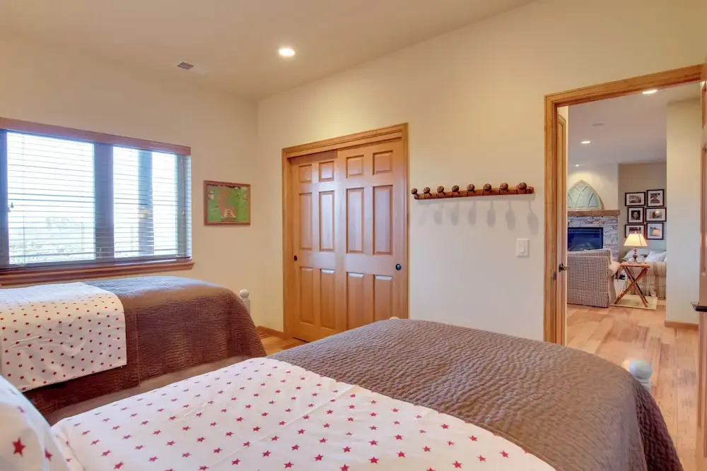 Lake & Mountain Views: Stunning Estes Park Home