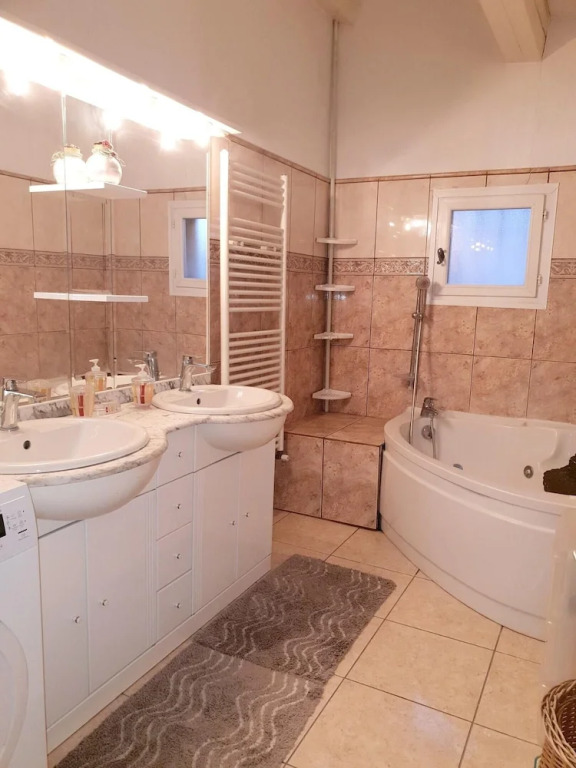 House With 2 Bedrooms in Marseille, With Pool Access, Terrace and Wifi