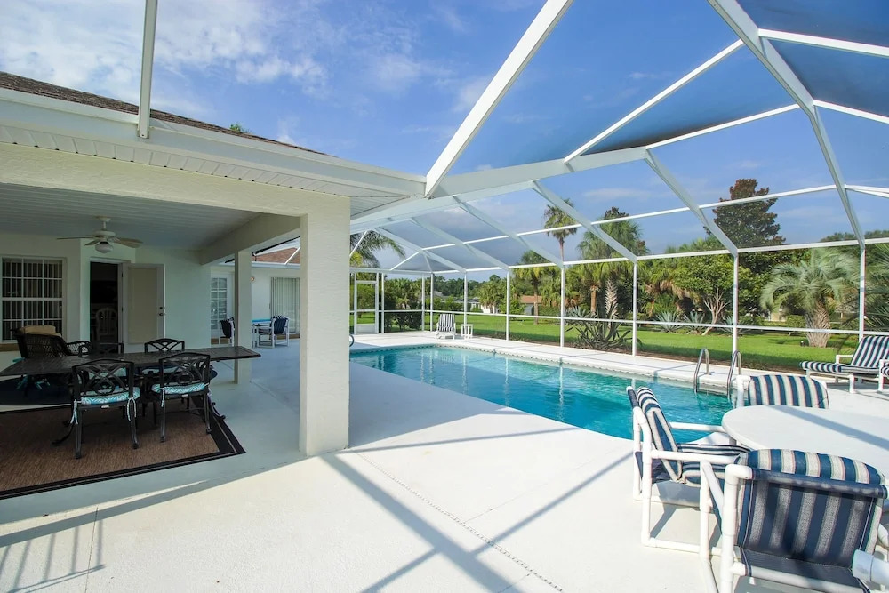 North Foxrun Terrace  1512 2 Bedroom Villa by RedAwning