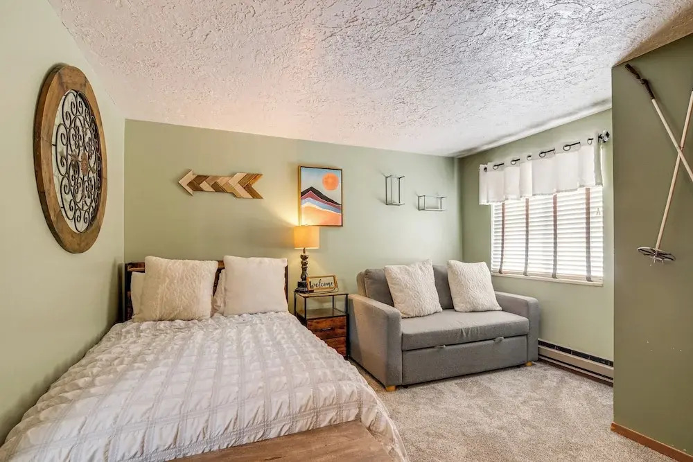 1/2 Mi to Brian Head Resort! Mtn-view Condo