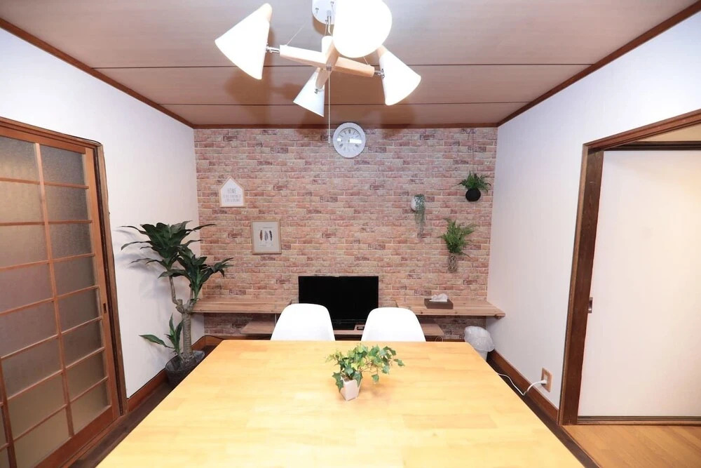 Brick House Near Osaka Castle 217-1