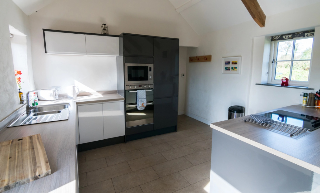 The Dairy - Luxury Cottage, Hot Tub and Summer House, Countryside Views, Pet Friendly