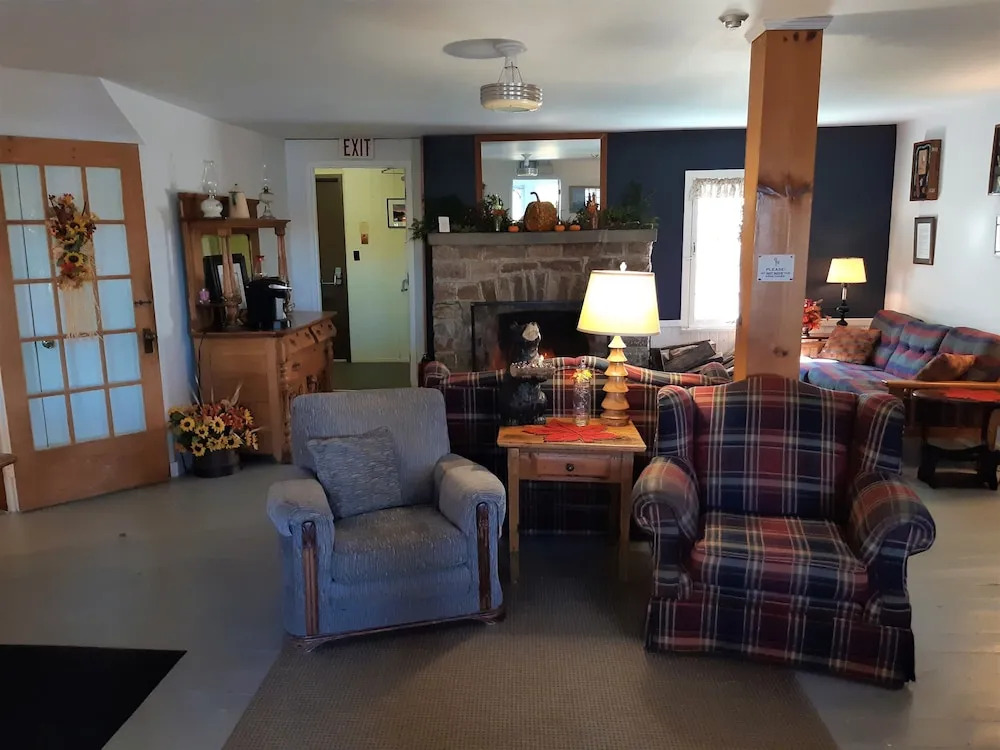 Miners Bay Lodge