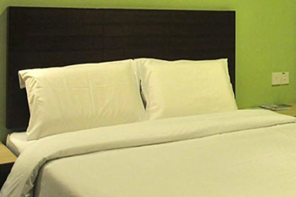 Golden Bay Hotel