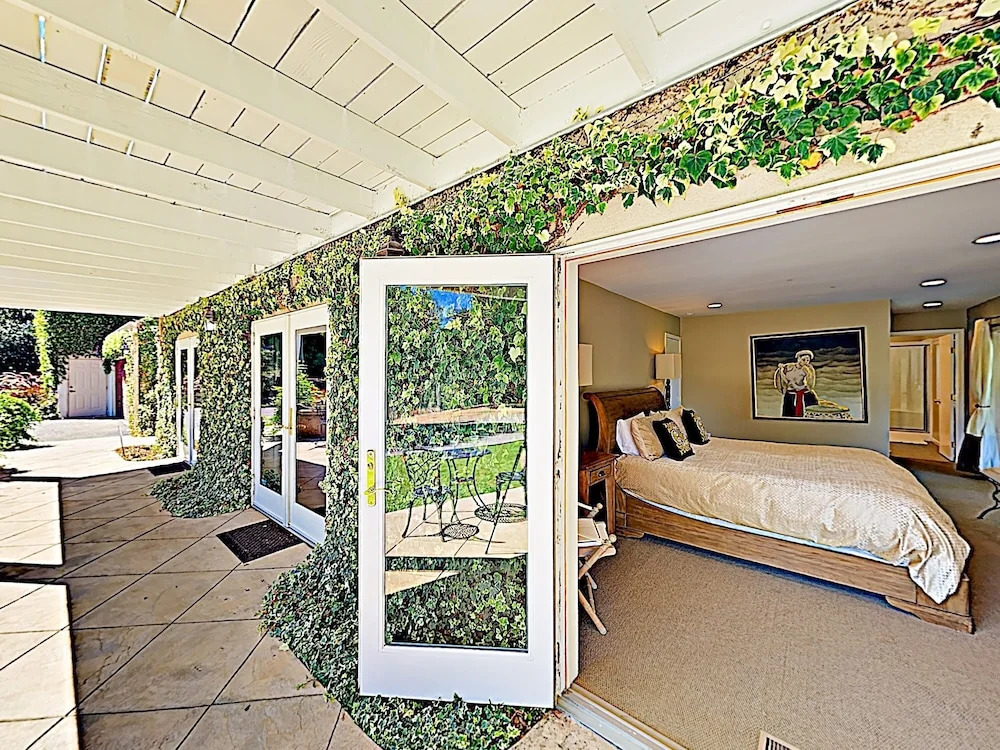 Spacious 6br Vineyard  - Pool & Valley Views 6 Bedroom Home