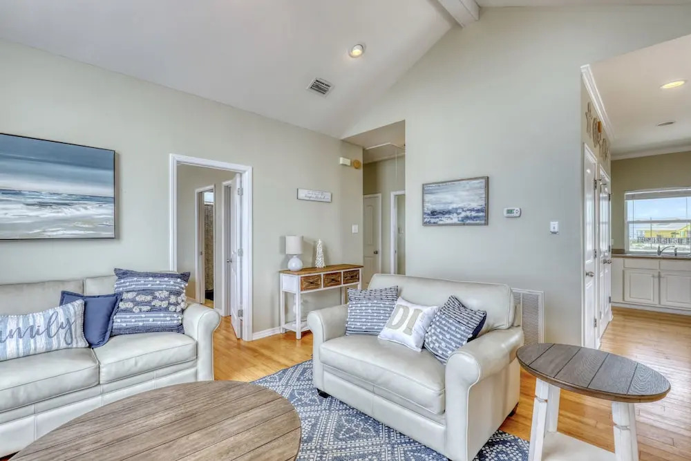 Villa Delphinus - Beachfront! And Pet Friendly! Feel The Ocean Breezed And Hear The Waves Lapping Right At Your Doorstep! 3 Bedroom Home by RedAwning
