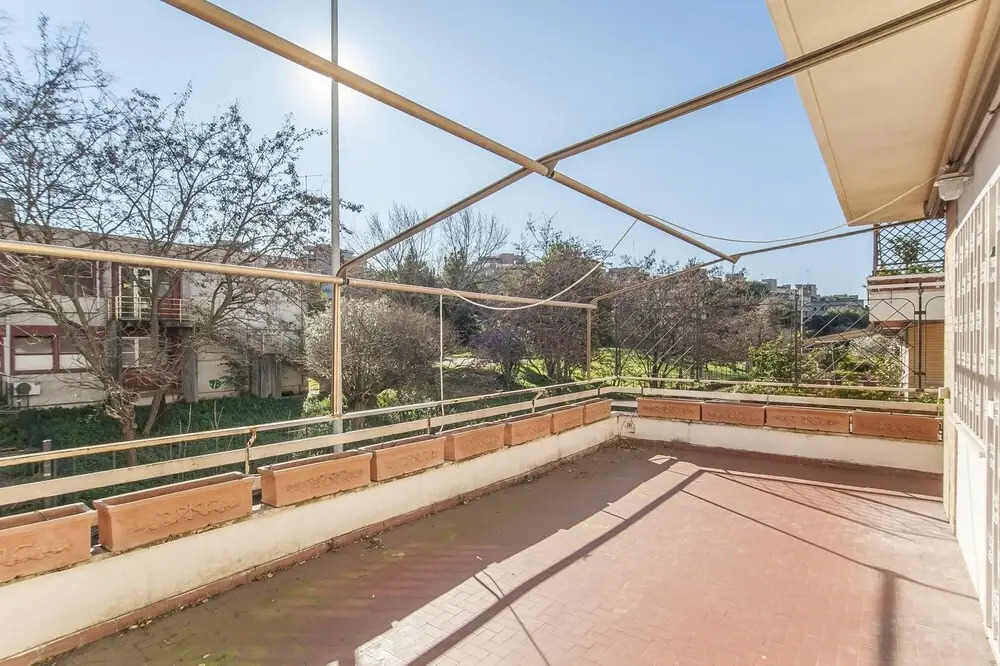 EUR Luminous and Large Family Terrace Apartment